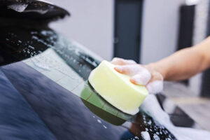 Die Praxis der Fassadenreinigung – Wie Fassadenklar dunkle Streifen effizient beseitigt (inkl. gratis Probereinigung) Die Praxis der Fassadenreinigung