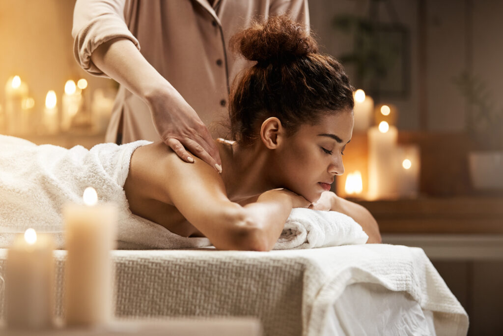 Technik trifft Komfort: Die besten elektrischen Massageliegen für Zuhause
