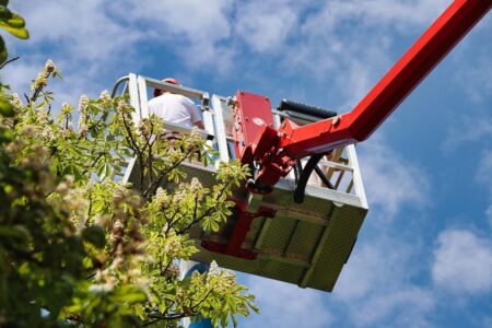 Hubarbeitsbühne mieten Lübeck für sicheres und effizientes Arbeiten