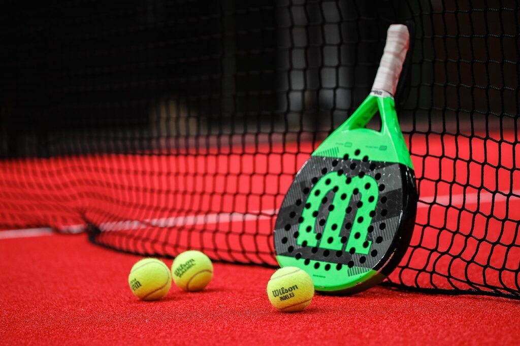 Aufschwung der Padel-Welle: Warum Padelschläger jetzt in jedem Sportgeschäft zu finden sind Aufschwung der Padel-Welle: Warum Padelschläger jetzt in jedem Sportgeschäft zu finden sind